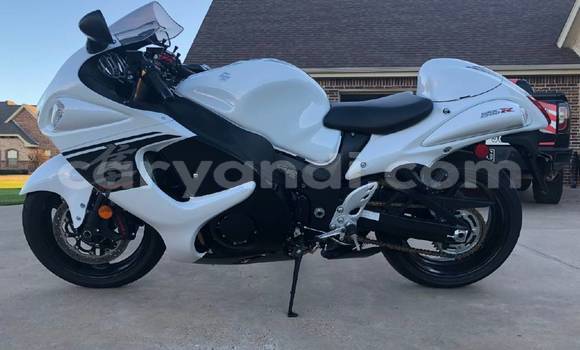 Buy Used Suzuki HAYABUSA White Bike in Solwezi in North-Western Buy Used Suzuki HAYABUSA White Bike in Solwezi in North-Western