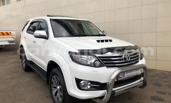 Acheter Occasion Voiture Toyota Fortuner Blanc à Kitwe, Zambie
