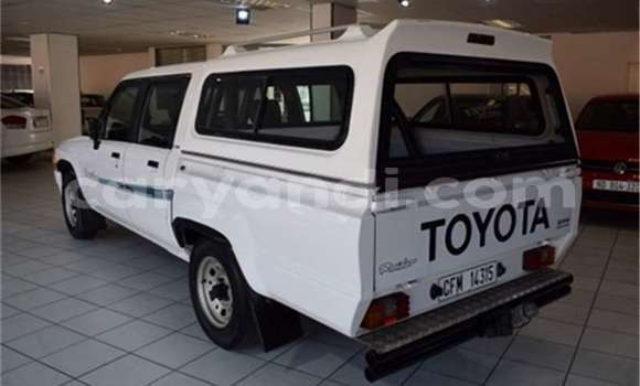 Buy Used Toyota Hilux White Car in Chililabombwe in Copperbelt