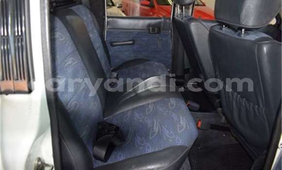 Nunua Ilio tumika Toyota Hilux Nyeupe Gari ndani ya Chililabombwe nchini Copperbelt Nunua Ilio tumika Toyota Hilux Nyeupe Gari ndani ya Chililabombwe nchini Copperbelt