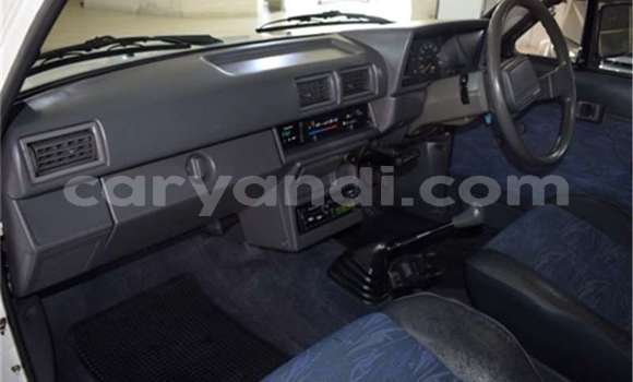 Nunua Ilio tumika Toyota Hilux Nyeupe Gari ndani ya Chililabombwe nchini Copperbelt Nunua Ilio tumika Toyota Hilux Nyeupe Gari ndani ya Chililabombwe nchini Copperbelt