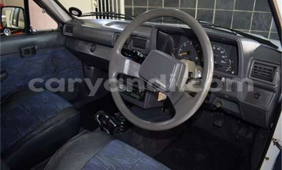 Nunua Ilio tumika Toyota Hilux Nyeupe Gari ndani ya Chililabombwe nchini Copperbelt Nunua Ilio tumika Toyota Hilux Nyeupe Gari ndani ya Chililabombwe nchini Copperbelt