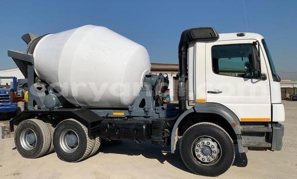Tenga Tsaru Mercedes–Benz Atego Chena Rori in Lusaka in Zambia Tenga Tsaru Mercedes–Benz Atego Chena Rori in Lusaka in Zambia