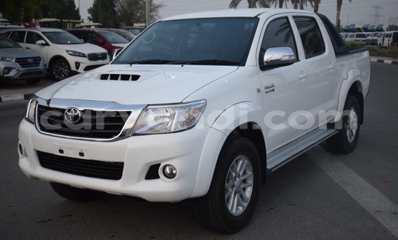 Buy Used Toyota Hilux White Car in Livingstone in Zambia Buy Used Toyota Hilux White Car in Livingstone in Zambia
