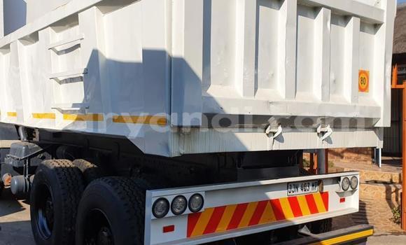 Tenga Tsaru Mercedes–Benz Tipper Chena Rori in Lusaka in Zambia Tenga Tsaru Mercedes–Benz Tipper Chena Rori in Lusaka in Zambia