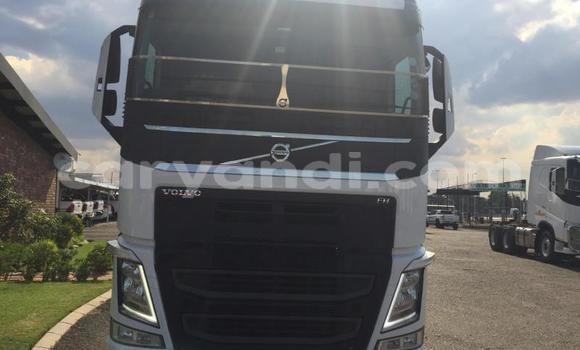 Acheter Occasion Utilitaire Volvo FL Blanc à Chingola, Zambie Acheter Occasion Utilitaire Volvo FL Blanc à Chingola, Zambie