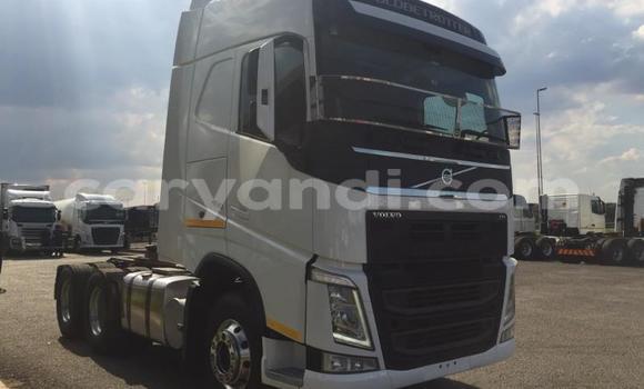 Acheter Occasion Utilitaire Volvo FL Blanc à Chingola, Zambie Acheter Occasion Utilitaire Volvo FL Blanc à Chingola, Zambie