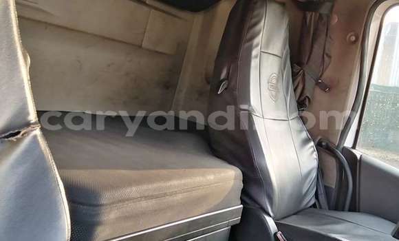 Acheter Occasion Utilitaire Volvo FL Blanc à Chingola, Zambie Acheter Occasion Utilitaire Volvo FL Blanc à Chingola, Zambie