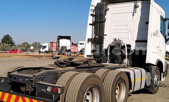 Acheter Occasion Utilitaire Volvo FL Blanc à Chingola, Zambie Acheter Occasion Utilitaire Volvo FL Blanc à Chingola, Zambie
