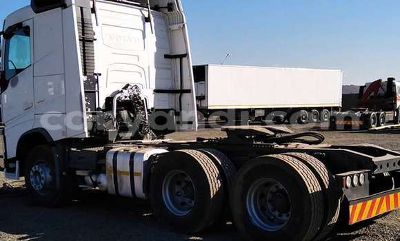 Acheter Occasion Utilitaire Volvo FL Blanc à Chingola, Zambie Acheter Occasion Utilitaire Volvo FL Blanc à Chingola, Zambie