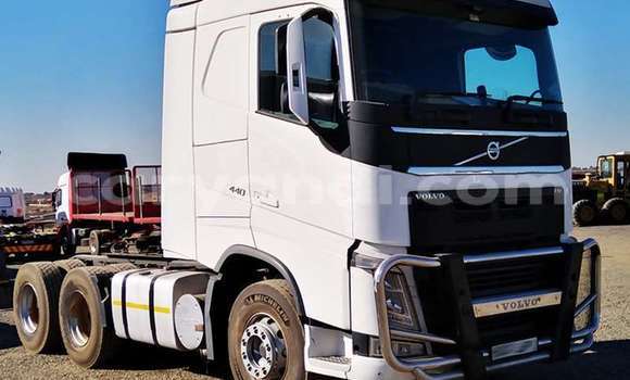 Acheter Occasion Utilitaire Volvo FL Blanc à Chingola, Zambie Acheter Occasion Utilitaire Volvo FL Blanc à Chingola, Zambie