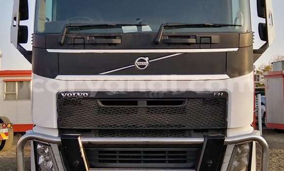 Acheter Occasion Utilitaire Volvo FL Blanc à Chingola, Zambie Acheter Occasion Utilitaire Volvo FL Blanc à Chingola, Zambie