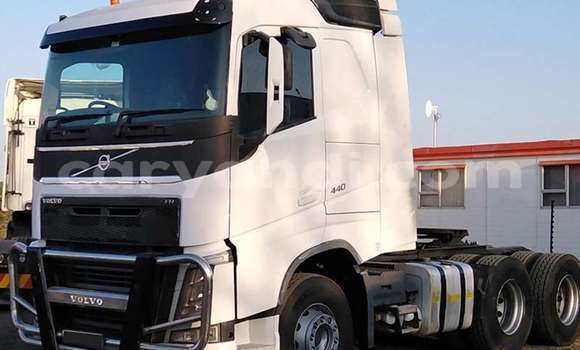 Acheter Occasion Utilitaire Volvo FL Blanc à Chingola, Zambie Acheter Occasion Utilitaire Volvo FL Blanc à Chingola, Zambie