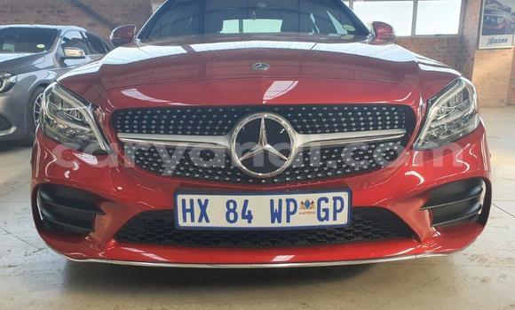 Tenga Tsaru Mercedes‒Benz 200 Tsvuku Mota in Chingola in Zambia