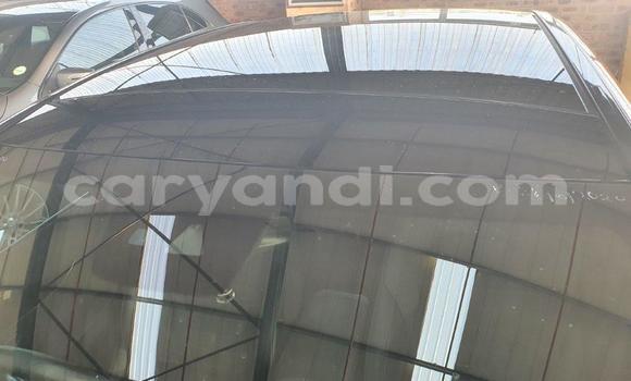 Acheter Occasion Voiture Mercedes‒Benz 200 Rouge à Chingola, Zambie Acheter Occasion Voiture Mercedes‒Benz 200 Rouge à Chingola, Zambie