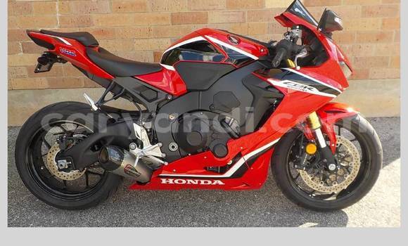 Nunua Ilio tumika Honda CBR 1000 RR Nyekundu Bike ndani ya Chama nchini Kusini Nunua Ilio tumika Honda CBR 1000 RR Nyekundu Bike ndani ya Chama nchini Kusini