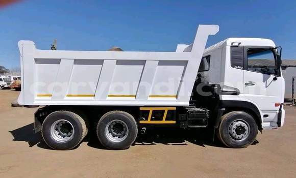 Acheter Occasion Utilitaire Nissan UD Blanc à Chingola, Zambie Acheter Occasion Utilitaire Nissan UD Blanc à Chingola, Zambie