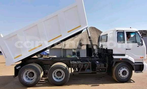 Acheter Occasion Utilitaire Nissan UD Blanc à Chingola, Zambie Acheter Occasion Utilitaire Nissan UD Blanc à Chingola, Zambie