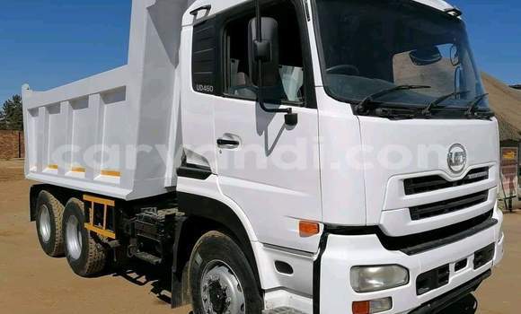 Acheter Occasion Utilitaire Nissan UD Blanc à Chingola, Zambie Acheter Occasion Utilitaire Nissan UD Blanc à Chingola, Zambie