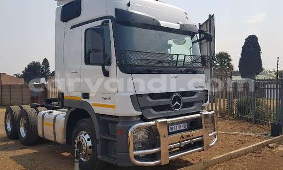Buy Used Mercedes–Benz Truck White Truck in Livingstone in Zambia Buy Used Mercedes–Benz Truck White Truck in Livingstone in Zambia