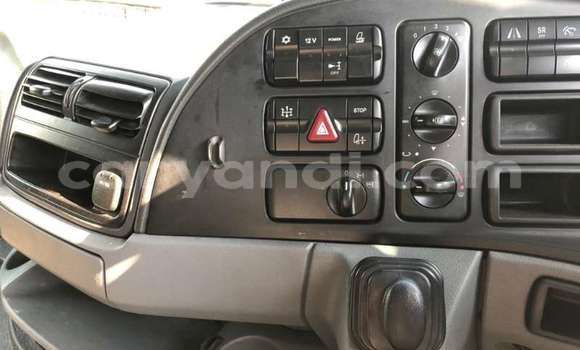 Buy Used Mercedes–Benz Truck White Truck in Livingstone in Zambia Buy Used Mercedes–Benz Truck White Truck in Livingstone in Zambia
