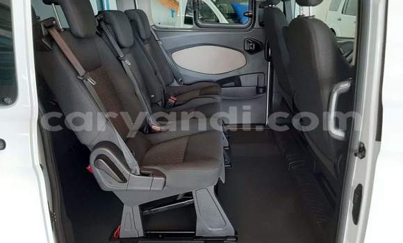 Acheter Occasion Voiture Ford Tourneo Custom Blanc à Chingola, Zambie Acheter Occasion Voiture Ford Tourneo Custom Blanc à Chingola, Zambie