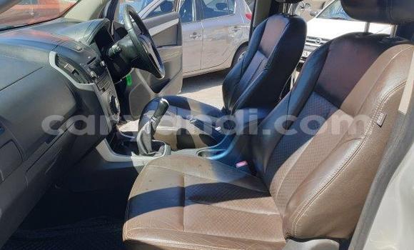 Acheter Occasion Voiture Isuzu KB Gris à Lusaka, Zambie Acheter Occasion Voiture Isuzu KB Gris à Lusaka, Zambie