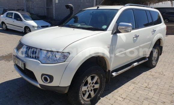 Acheter Occasion Voiture Mitsubishi Pajero Sport Blanc à Lusaka, Zambie Acheter Occasion Voiture Mitsubishi Pajero Sport Blanc à Lusaka, Zambie