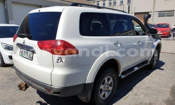 Acheter Occasion Voiture Mitsubishi Pajero Sport Blanc à Lusaka, Zambie Acheter Occasion Voiture Mitsubishi Pajero Sport Blanc à Lusaka, Zambie
