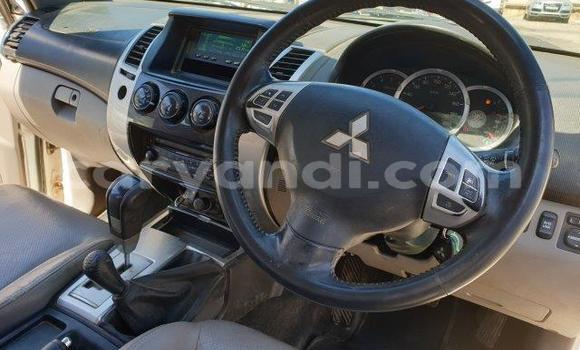 Acheter Occasion Voiture Mitsubishi Pajero Sport Blanc à Lusaka, Zambie Acheter Occasion Voiture Mitsubishi Pajero Sport Blanc à Lusaka, Zambie
