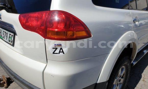 Acheter Occasion Voiture Mitsubishi Pajero Sport Blanc à Lusaka, Zambie Acheter Occasion Voiture Mitsubishi Pajero Sport Blanc à Lusaka, Zambie