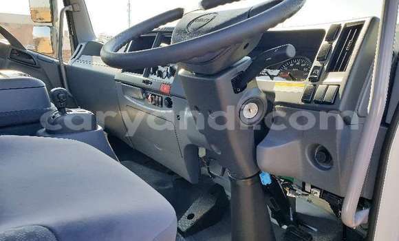 Nunua Ilio tumika Isuzu FTR 850 Nyeupe Lori ndani ya Chama nchini Kusini Nunua Ilio tumika Isuzu FTR 850 Nyeupe Lori ndani ya Chama nchini Kusini
