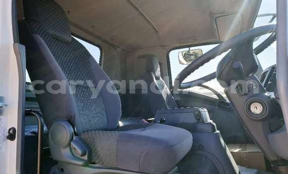 Nunua Ilio tumika Isuzu FTR 850 Nyeupe Lori ndani ya Chama nchini Kusini Nunua Ilio tumika Isuzu FTR 850 Nyeupe Lori ndani ya Chama nchini Kusini