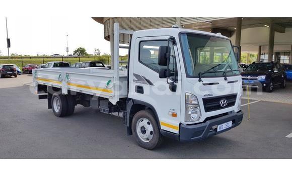 Acheter Occasion Voiture Hyundai Starex (H-1) Blanc à Lusaka, Zambie Acheter Occasion Voiture Hyundai Starex (H-1) Blanc à Lusaka, Zambie