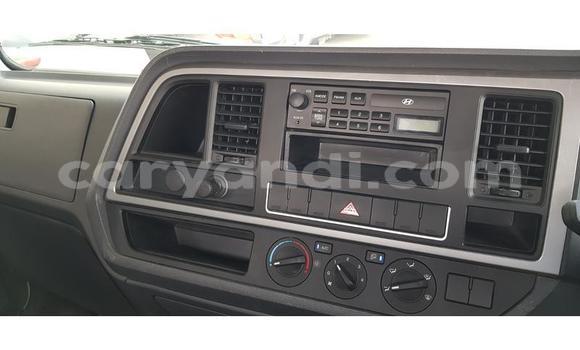 Acheter Occasion Voiture Hyundai Starex (H-1) Blanc à Lusaka, Zambie Acheter Occasion Voiture Hyundai Starex (H-1) Blanc à Lusaka, Zambie