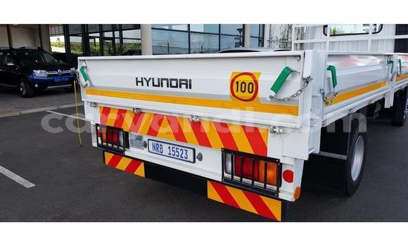 Acheter Occasion Voiture Hyundai Starex (H-1) Blanc à Lusaka, Zambie Acheter Occasion Voiture Hyundai Starex (H-1) Blanc à Lusaka, Zambie