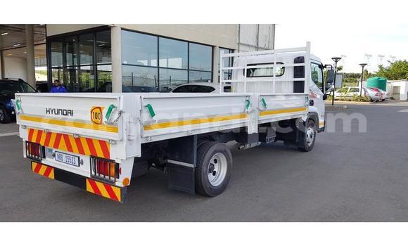 Acheter Occasion Voiture Hyundai Starex (H-1) Blanc à Lusaka, Zambie Acheter Occasion Voiture Hyundai Starex (H-1) Blanc à Lusaka, Zambie