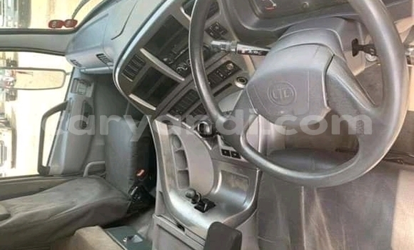 Acheter Occasion Utilitaire Nissan UD Blanc à Livingstone, Zambie Acheter Occasion Utilitaire Nissan UD Blanc à Livingstone, Zambie