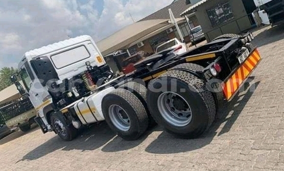 Acheter Occasion Utilitaire Nissan UD Blanc à Livingstone, Zambie Acheter Occasion Utilitaire Nissan UD Blanc à Livingstone, Zambie