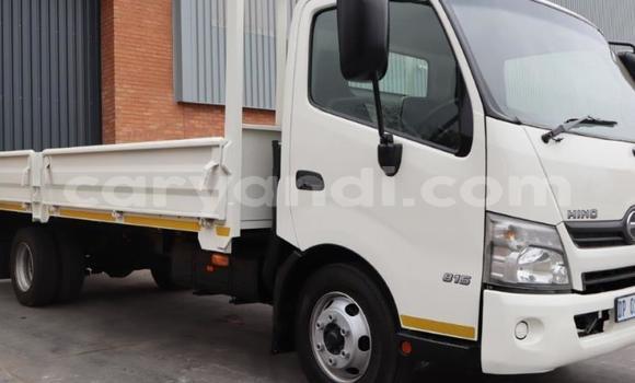 Acheter Occasion Utilitaire Hino 300 Series Blanc à Lusaka, Zambie Acheter Occasion Utilitaire Hino 300 Series Blanc à Lusaka, Zambie