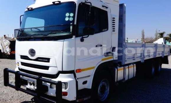 Acheter Occasion Utilitaire Nissan UD Blanc à Livingstone, Zambie Acheter Occasion Utilitaire Nissan UD Blanc à Livingstone, Zambie