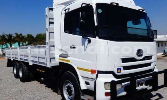Acheter Occasion Utilitaire Nissan UD Blanc à Livingstone, Zambie Acheter Occasion Utilitaire Nissan UD Blanc à Livingstone, Zambie