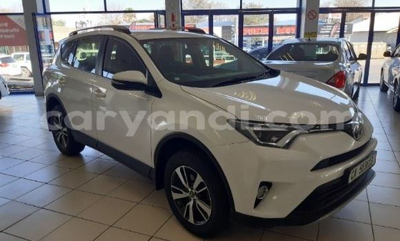 Acheter Occasion Voiture Toyota RAV4 Blanc à Livingstone, Zambie Acheter Occasion Voiture Toyota RAV4 Blanc à Livingstone, Zambie