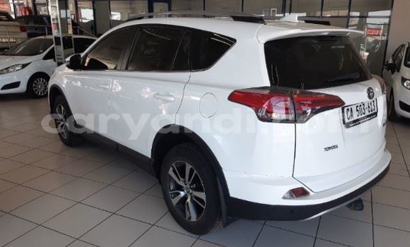 Acheter Occasion Voiture Toyota RAV4 Blanc à Livingstone, Zambie Acheter Occasion Voiture Toyota RAV4 Blanc à Livingstone, Zambie