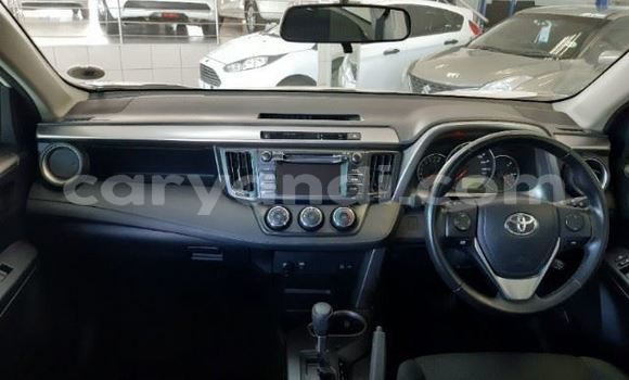 Acheter Occasion Voiture Toyota RAV4 Blanc à Livingstone, Zambie Acheter Occasion Voiture Toyota RAV4 Blanc à Livingstone, Zambie