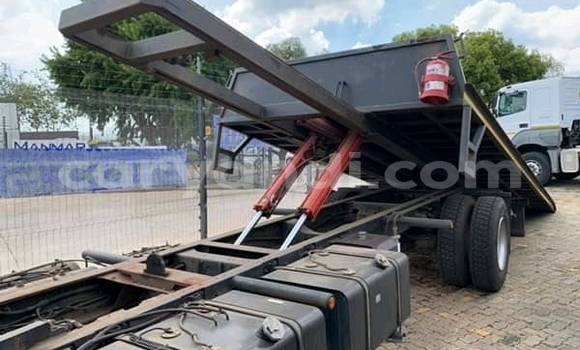 Acheter Occasion Utilitaire Isuzu FTR 850 Blanc à Livingstone, Zambie Acheter Occasion Utilitaire Isuzu FTR 850 Blanc à Livingstone, Zambie