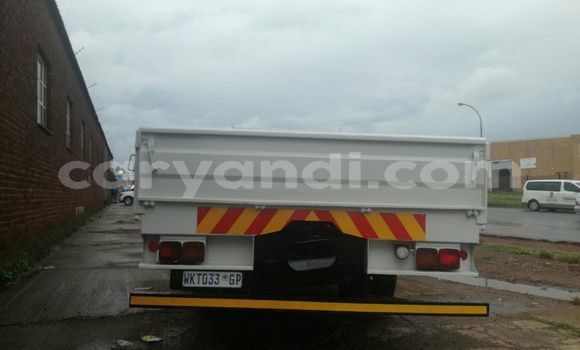 Acheter Occasion Utilitaire Nissan UD Blanc à Livingstone, Zambie Acheter Occasion Utilitaire Nissan UD Blanc à Livingstone, Zambie