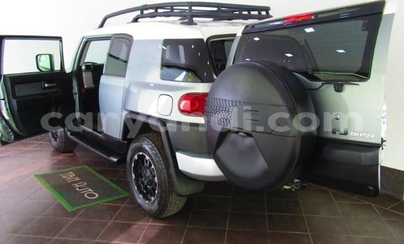 Acheter Occasion Voiture Toyota FJ Cruiser Gris à Livingstone, Zambie Acheter Occasion Voiture Toyota FJ Cruiser Gris à Livingstone, Zambie