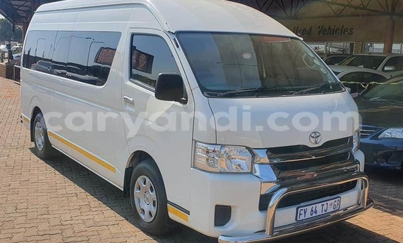 Nunua Ilio tumika Toyota Granvia Nyeupe Gari ndani ya Ndola nchini Zambia