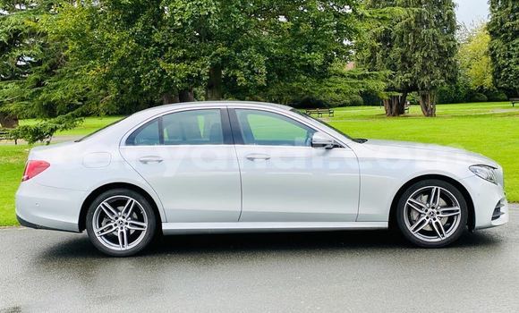 Acheter Occasion Voiture Mercedes‒Benz E–Class Noir à Lusaka, Zambie Acheter Occasion Voiture Mercedes‒Benz E–Class Noir à Lusaka, Zambie